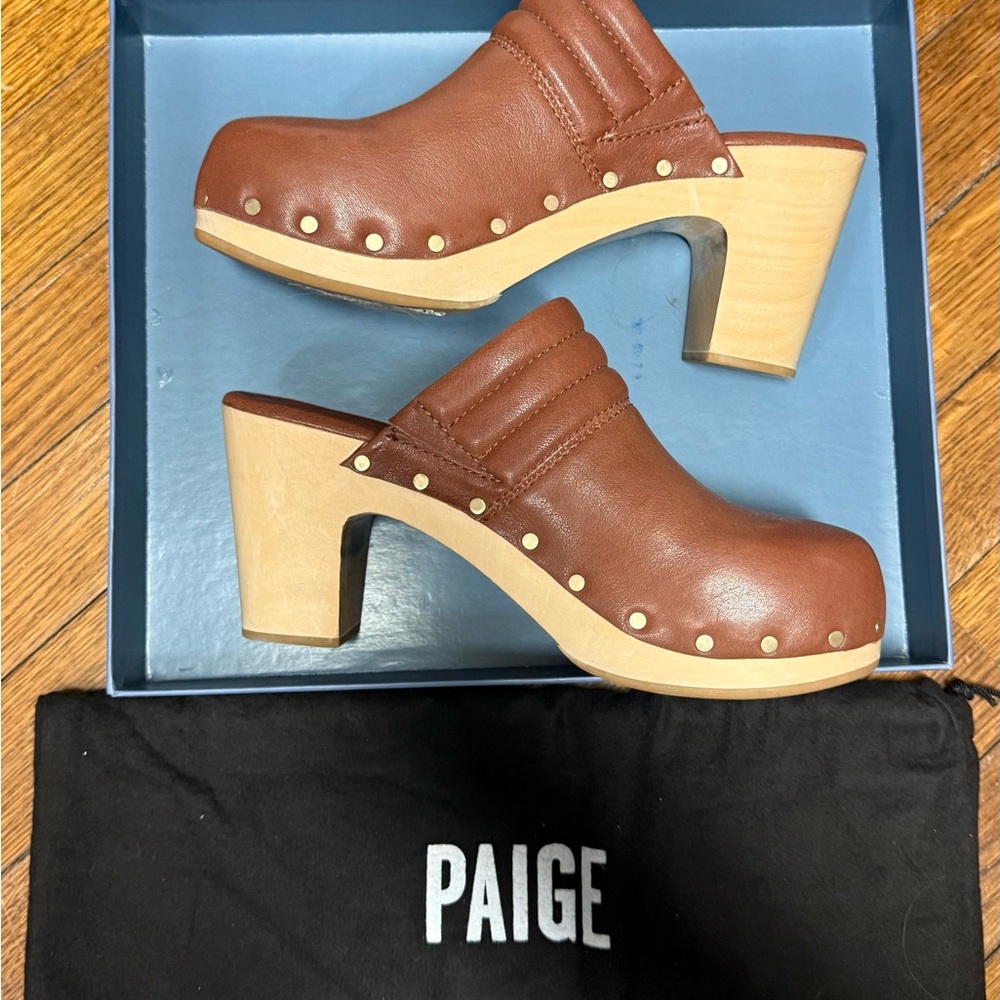PAIGE Robbie Studded Clogs